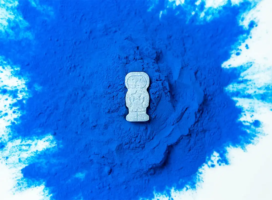 blue-spirulina-astronaut.webp